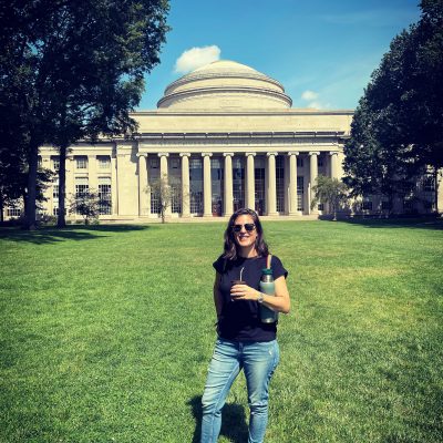 Magdalena in front of MIT's iconic dome building